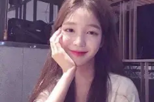 顶流流量小生隐婚生子实锤曝光粉丝怒批人设崩塌！