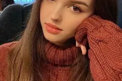 三百万粉丝美女网红疑似出轨引发热议网络暴露私密视频丈夫坚称清白